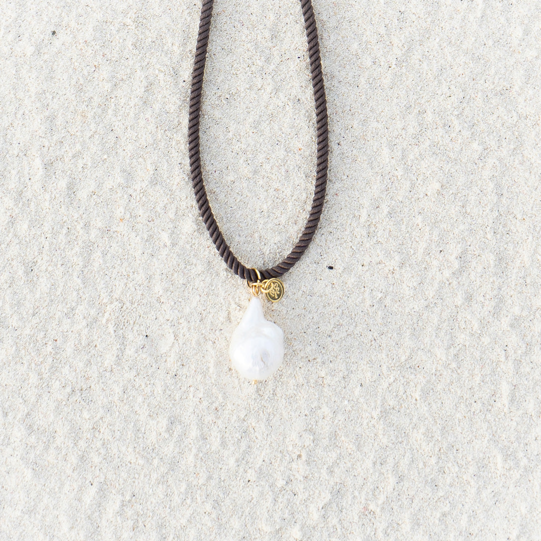 Beautiful Pearl Brown Choker